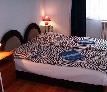 Hotel 4