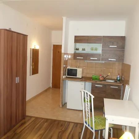 4 3* Budapest