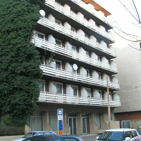 4 Hotel
